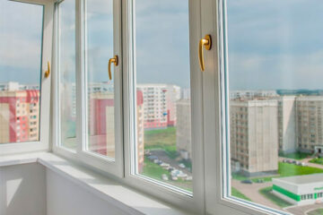 Остекление балконов в Москве