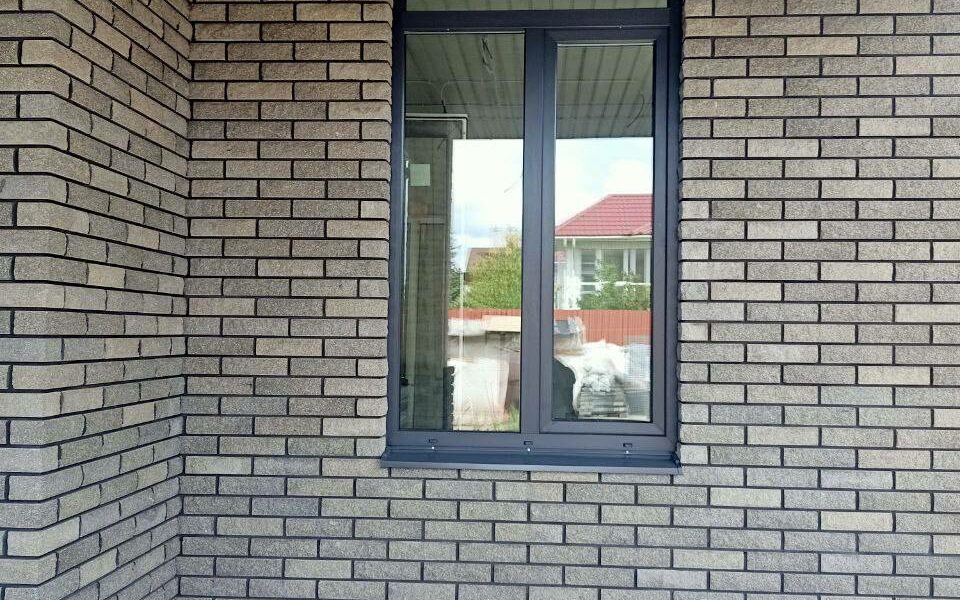 Остекление коттеджа ламинированными окнами