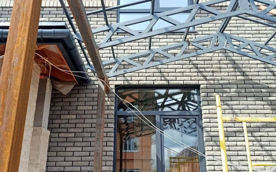Остекление коттеджа окнами Rehau
