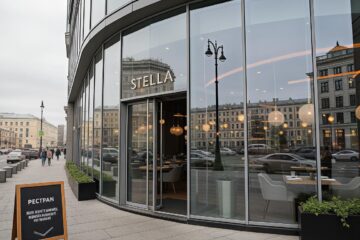 Раздвижные двери для фасадного остекления ресторана